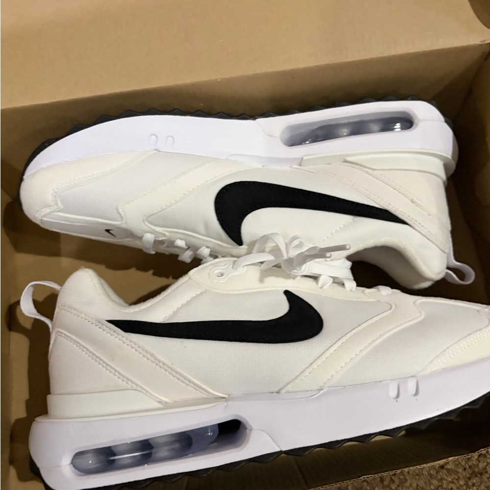 Brand new Nike Air Max Dawn White and Black Sneakers size 7.5 women’s US